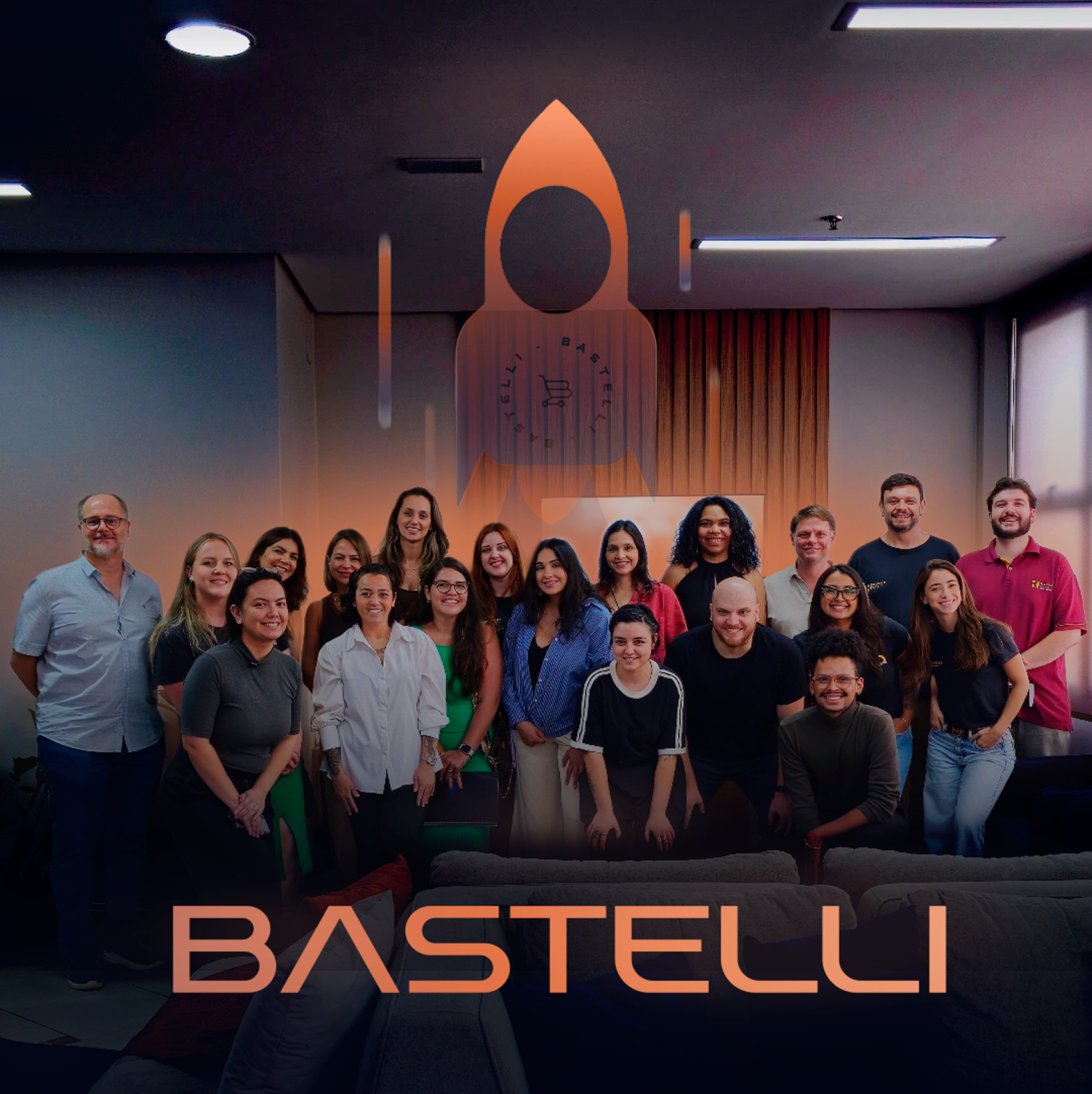Participantes reunidos na Bastelli em foto com a identidade da marca